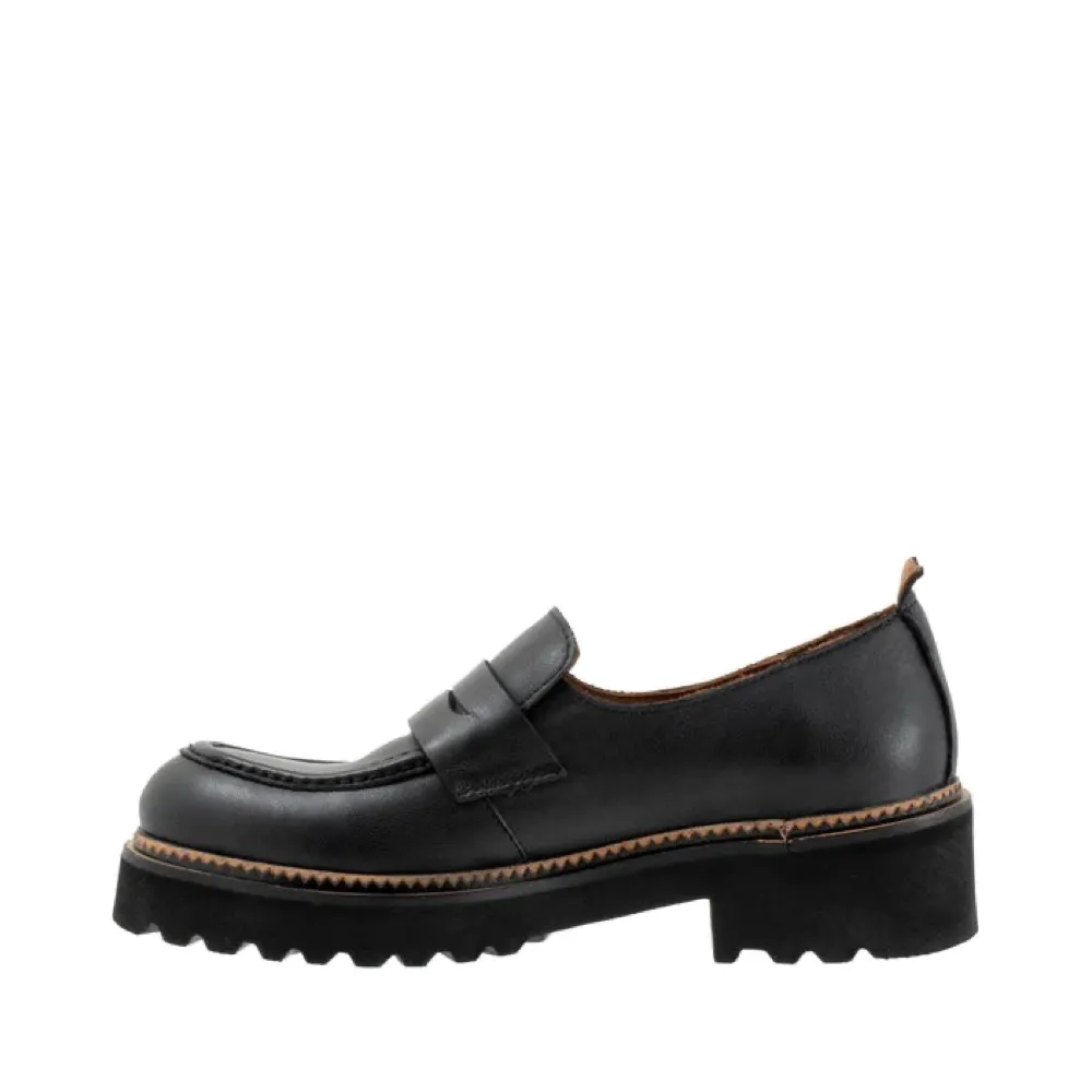 Bueno Women's Annie Leather Loafer in Black